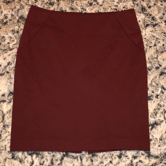 5/$25🖤Soft burgundy pencil skirt - Picture 1 of 5